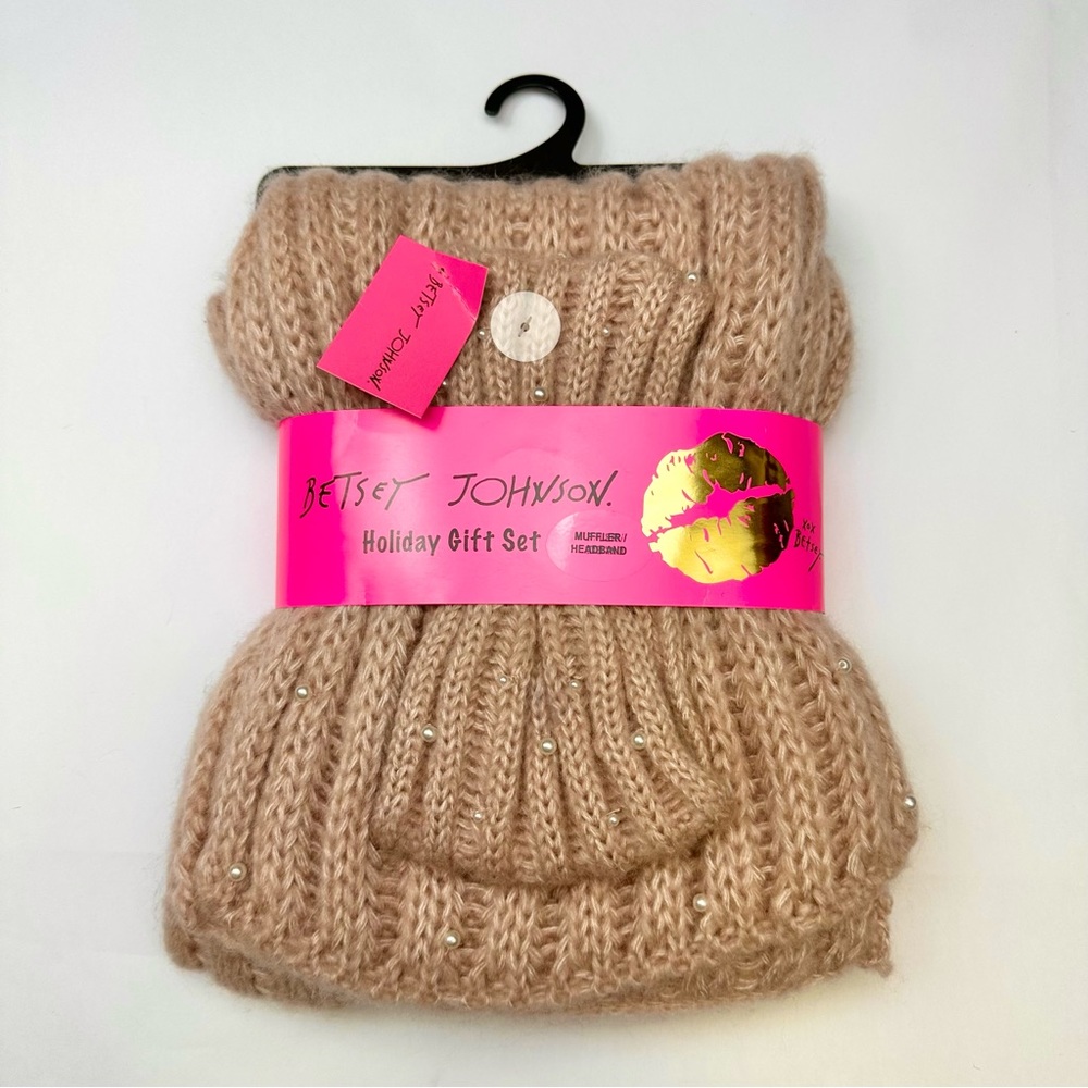 Betsey Johnson Muffler Scarf & Headband Gift Set NWT - Picture 3 of 4